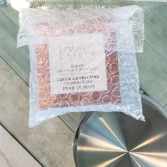 NWT - Laura Geller Baked Balance-n-Brighten Color Correcting Foundation - Tan - Picture 4 of 5